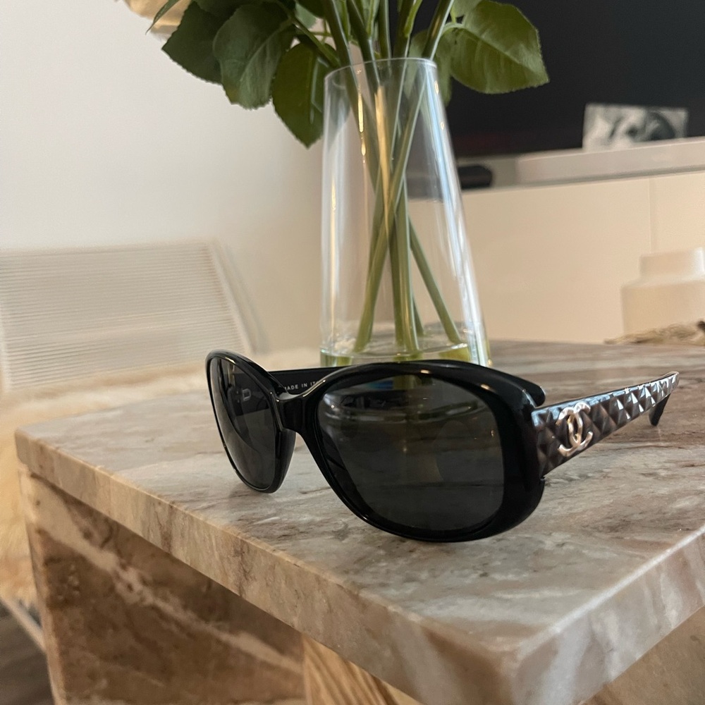 CHANEL Black Logo-Accented Sunglasses
